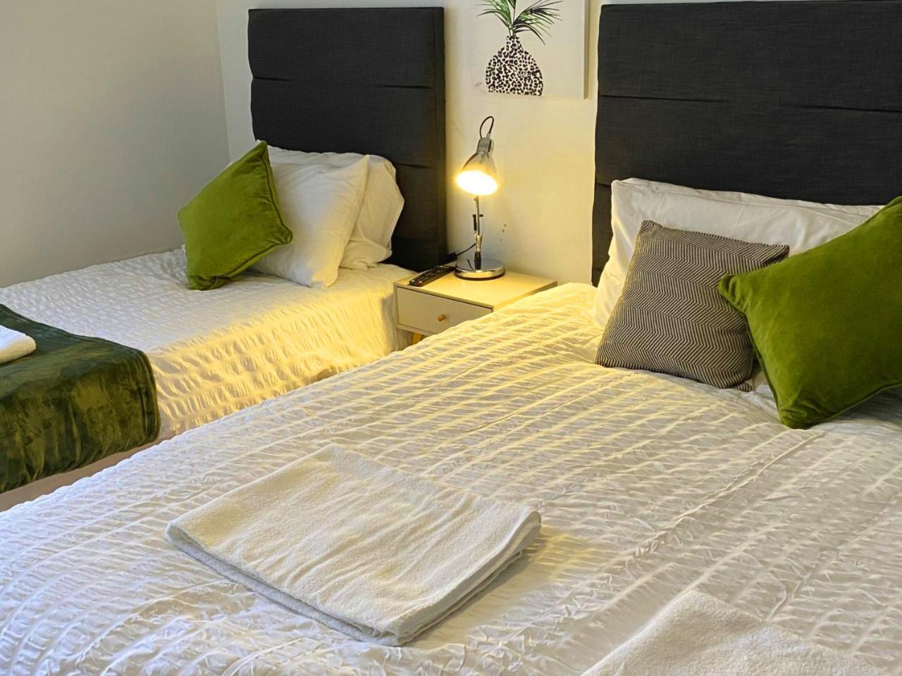 Walsall Group Accommodation エクステリア 写真