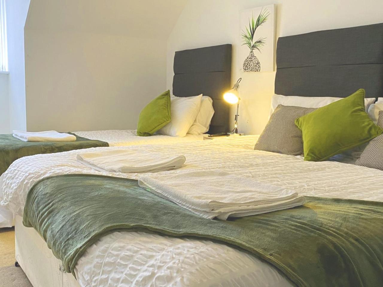 Walsall Group Accommodation エクステリア 写真
