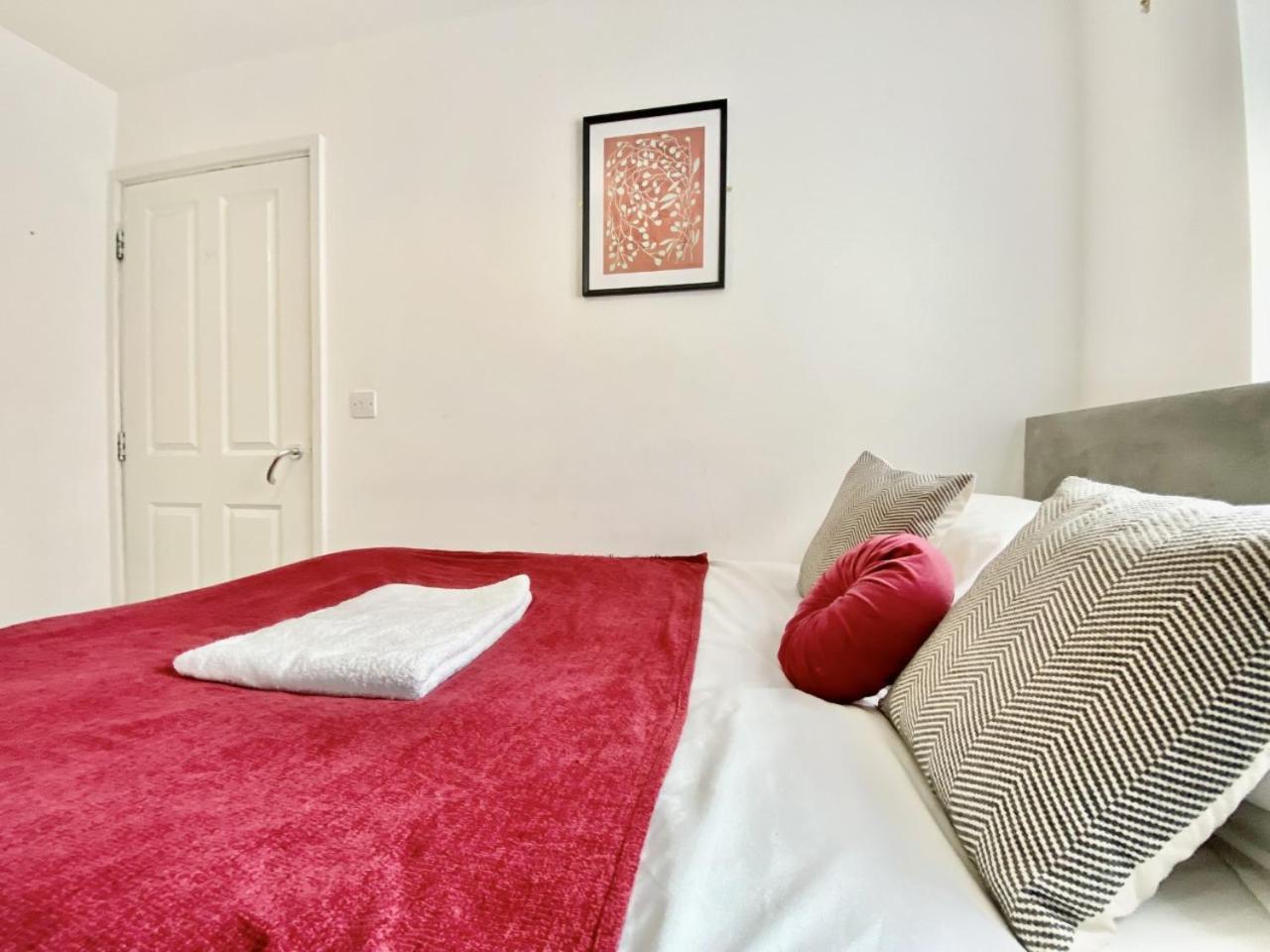 Walsall Group Accommodation エクステリア 写真